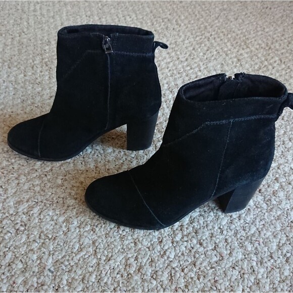 Toms black suede booties size 7 - Picture 4 of 12